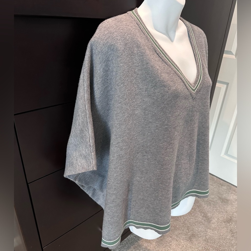 House of Harlow 1960 V-Neck Heather Gray Poncho Shrug Sweater, OSFA. Like New - Picture 6 of 9